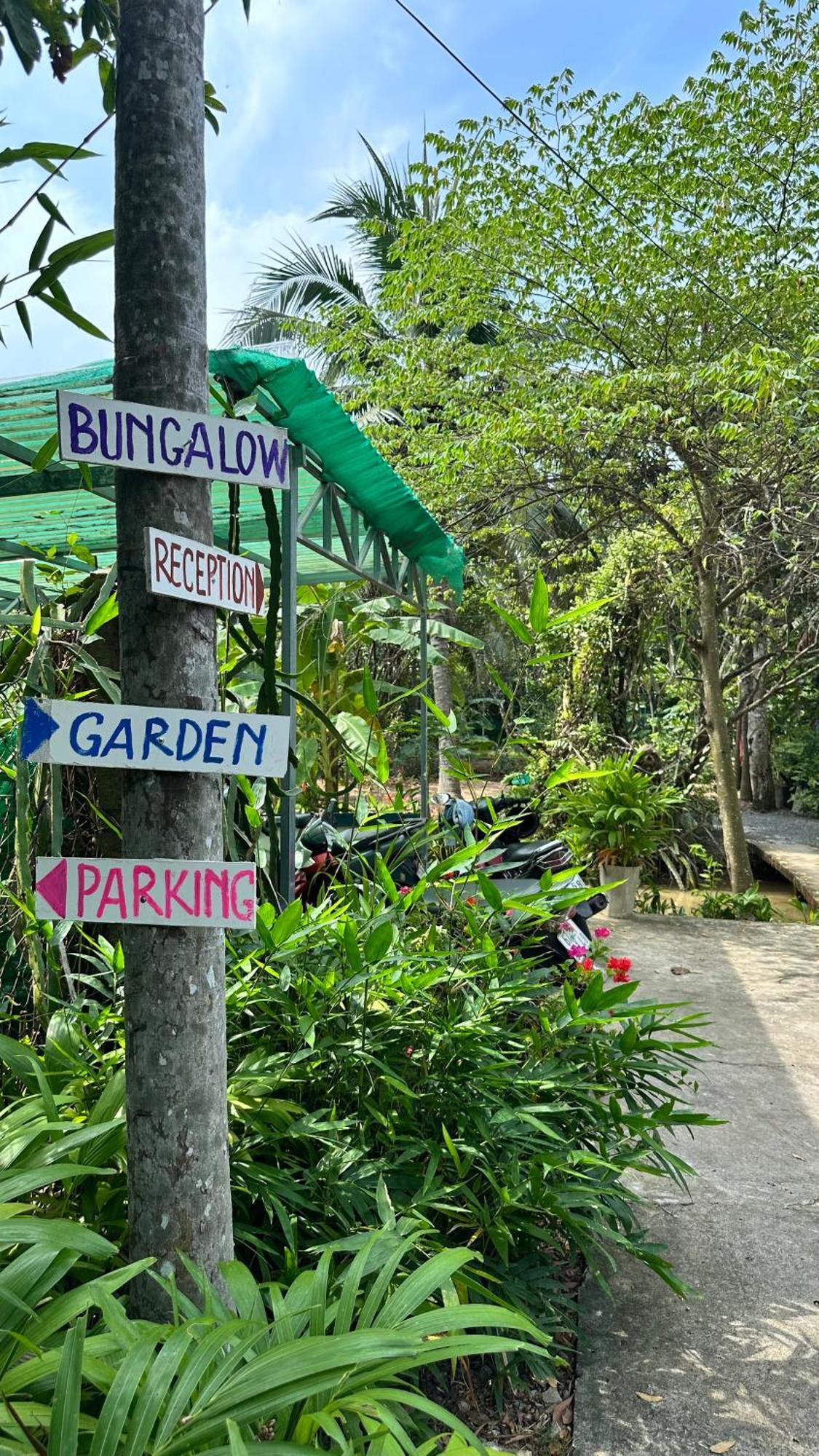 Hide Away Bungalows In Ben Tre City ภายนอก รูปภาพ